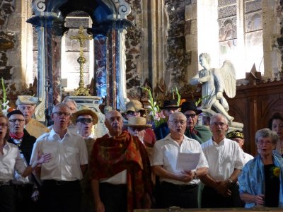 juillet 2014- concert opera operette- choeur Cantelandes accompagné de Frederic Doucet au piano- eglise de Biscarrosse