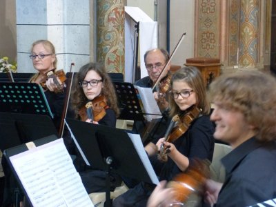 juin-juillet 2013 - concert Missa Criolla et musiques du monde- choeur Cantelandes et choeur des Dunes de Mimizan accompagnés par l'Ensemble à cordes de Pontenx-les-Forges.