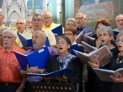 juin-juillet 2013 - concert Missa Criolla et musiques du monde- choeur Cantelandes et choeur des Dunes de Mimizan accompagnés par l'Ensemble à cordes de Pontenx-les-Forges.